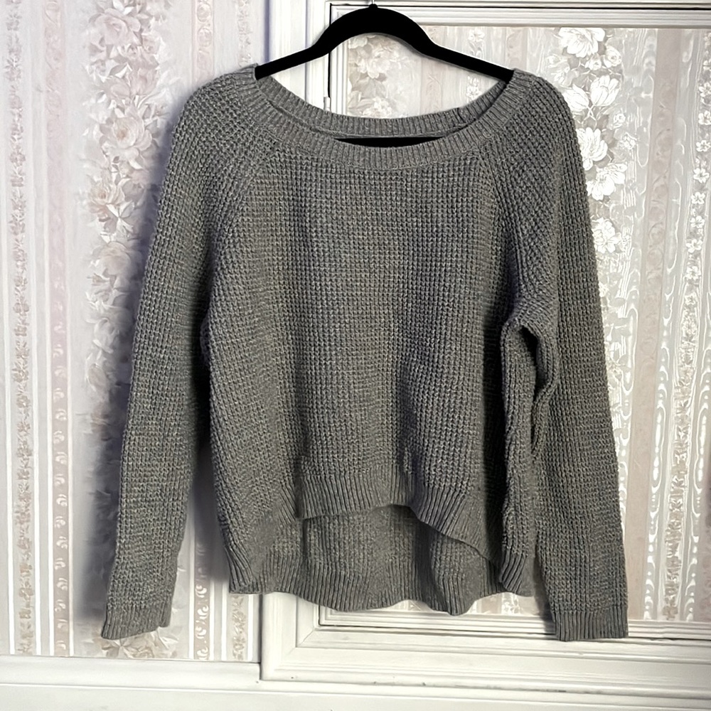 cute sweatshirt perfect for fall, winter, and spring! super comfy and soft!